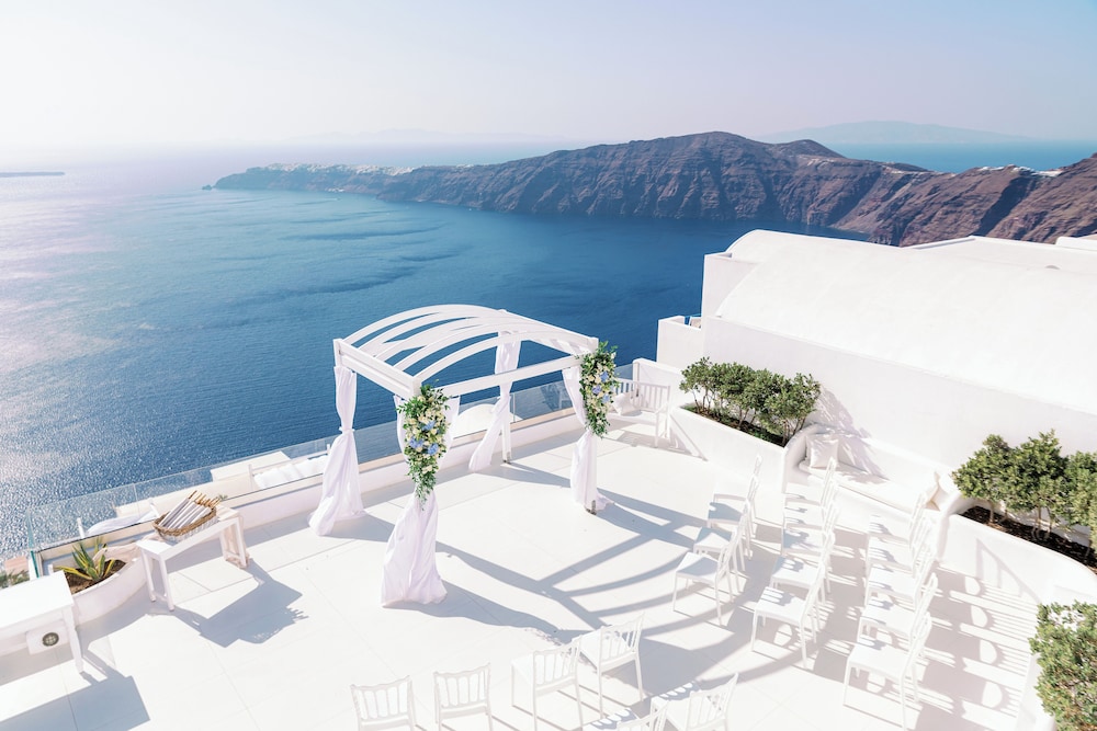 Andromeda Villas — Hotel building in Imerovigli, South Aegean