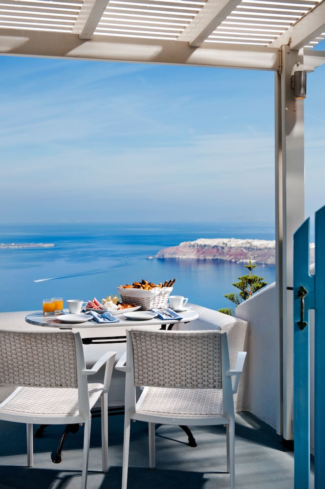 Andromeda Villas — Restaurant & bars in Imerovigli, South Aegean
