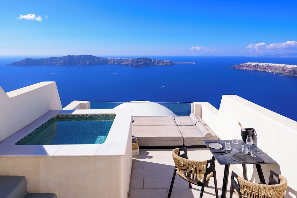 Andromeda Villas — Hotel rooms in Imerovigli, South Aegean