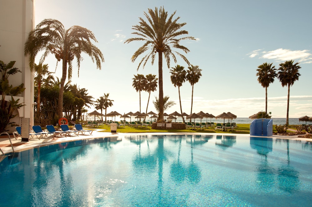 Ona Marinas de Nerja Spa Resort — Swimming pool in Nerja, Andalusia