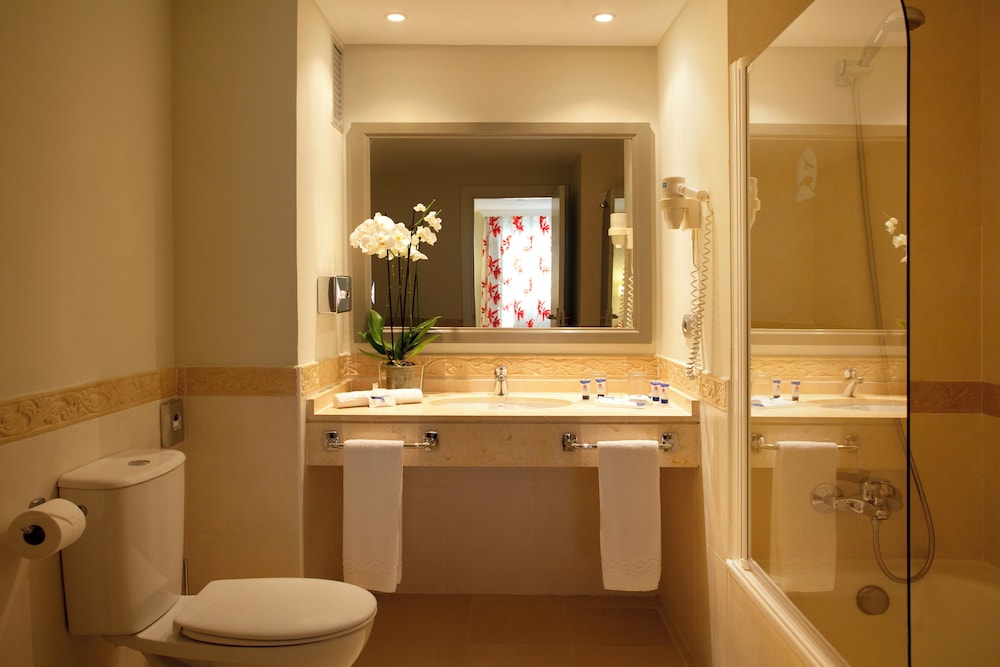Ona Marinas de Nerja Spa Resort — Hotel rooms in Nerja, Andalusia