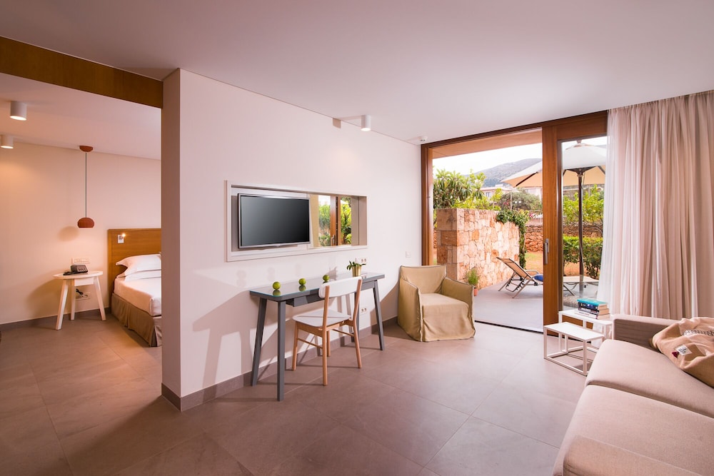 Kernos Beach — Hotel rooms in Malia