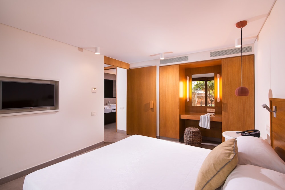 Kernos Beach — Hotel rooms in Malia