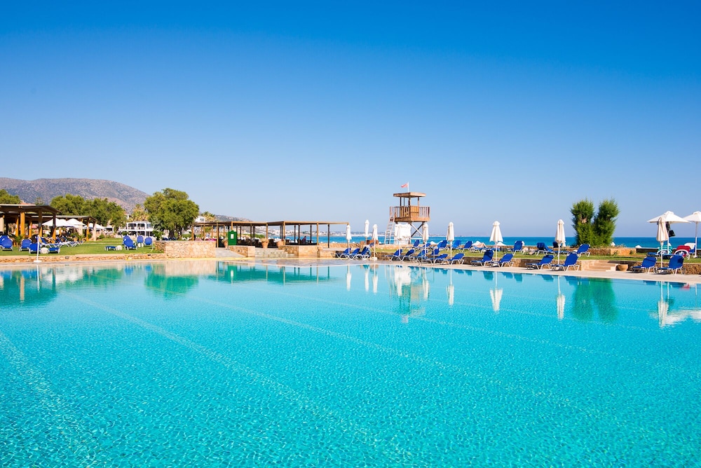 Kernos Beach — Swimming pool in Malia