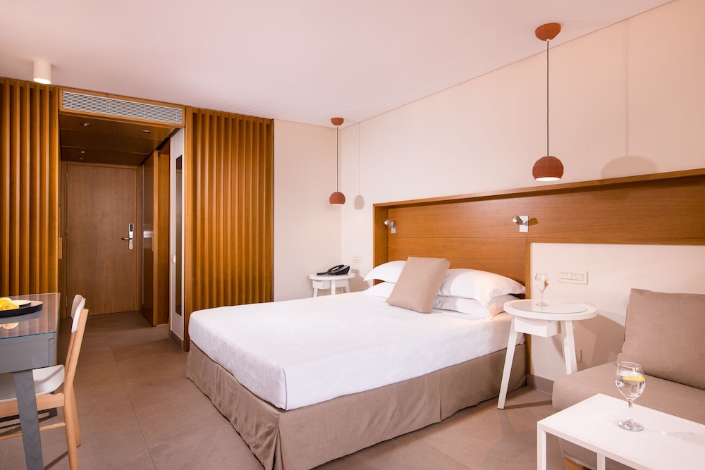 Kernos Beach — Hotel rooms in Malia