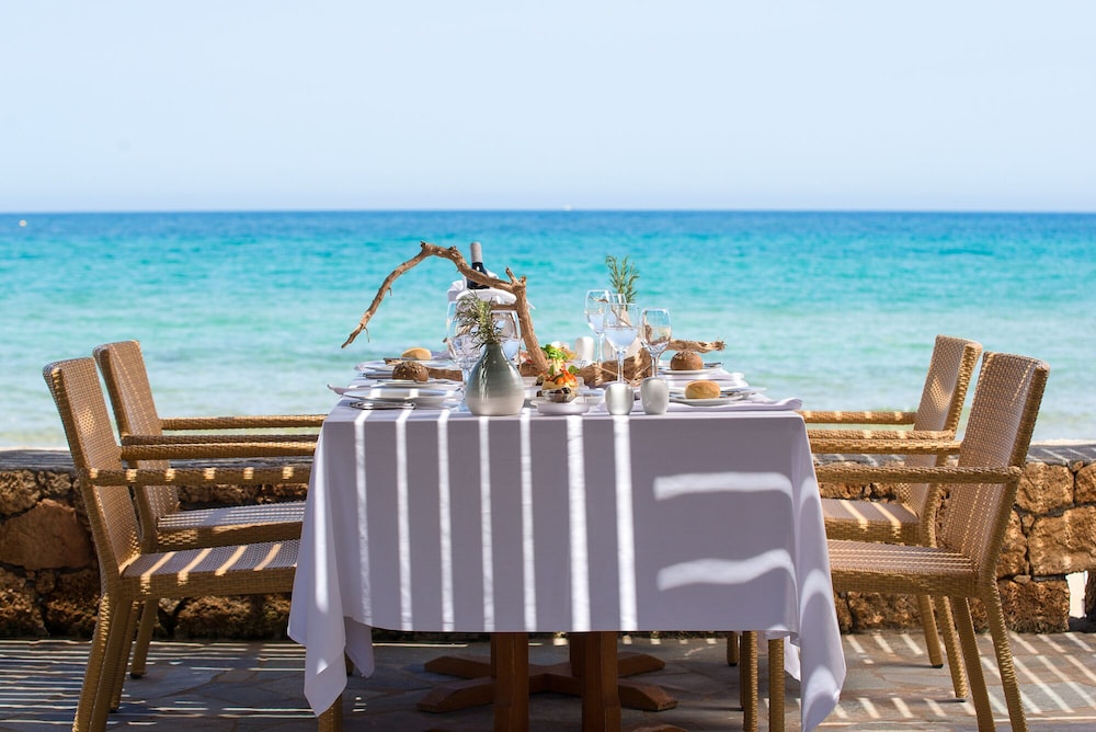 Kernos Beach — Restaurant & bars in Malia
