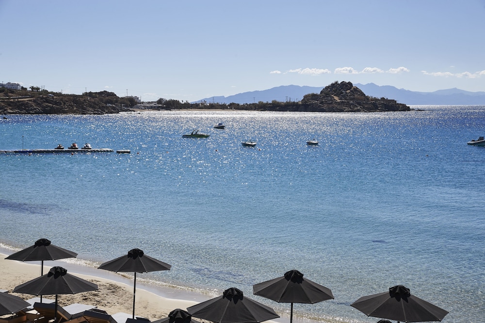 Kosmoplaz Beach Hotel — Beach in Plati Gialos, South Aegean