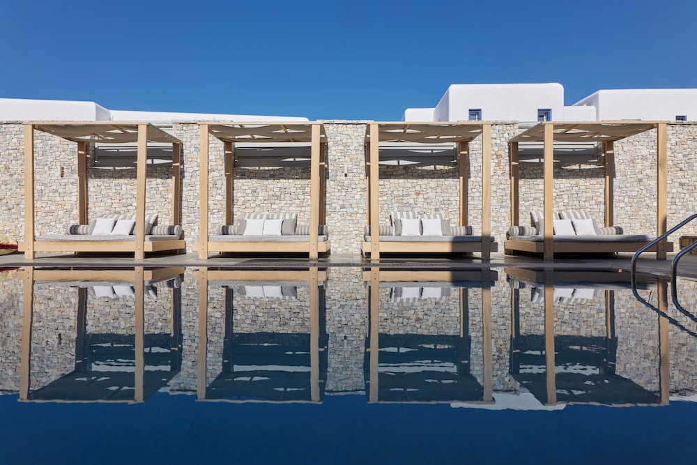 Kosmoplaz Beach Hotel — Swimming pool in Plati Gialos, South Aegean