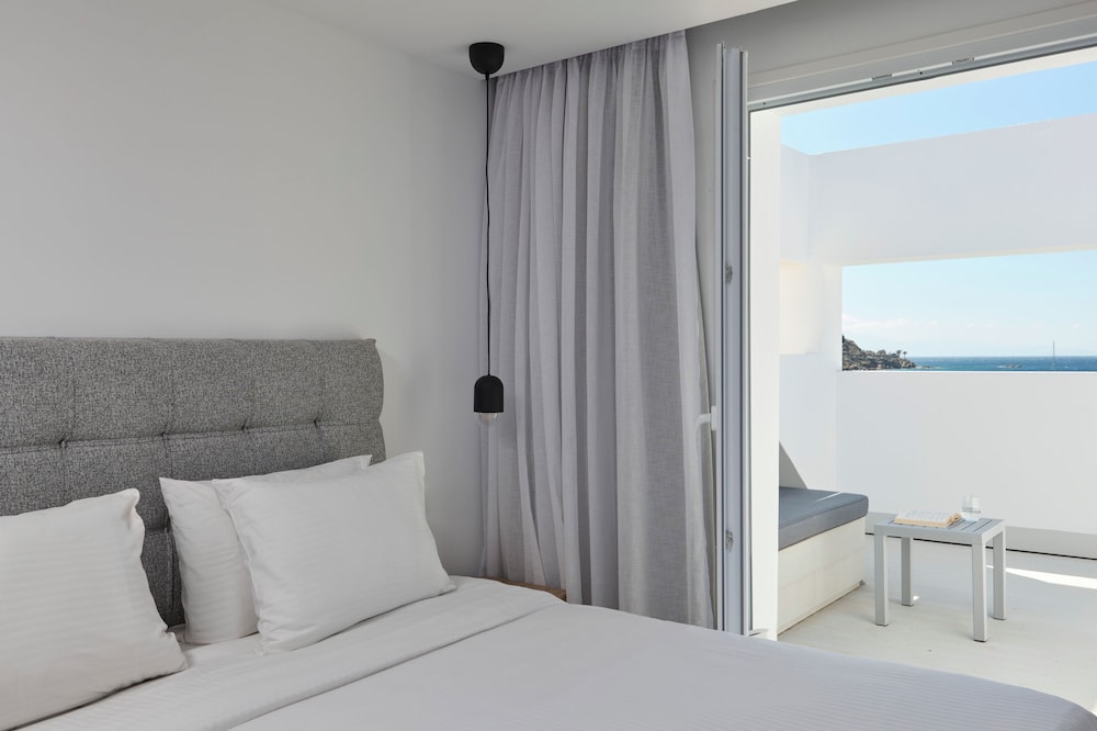 Kosmoplaz Beach Hotel — Hotel rooms in Plati Gialos, South Aegean