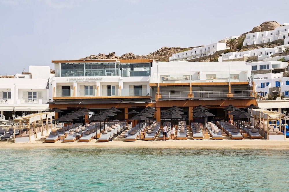 Kosmoplaz Beach Hotel — Beach in Plati Gialos, South Aegean