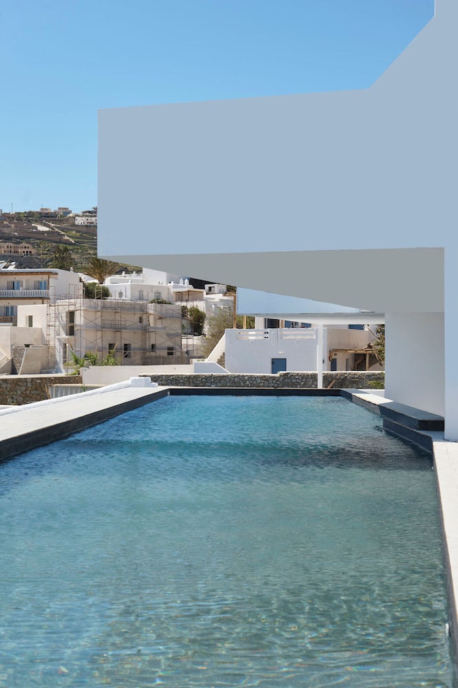 Kosmoplaz Beach Hotel — Swimming pool in Plati Gialos, South Aegean
