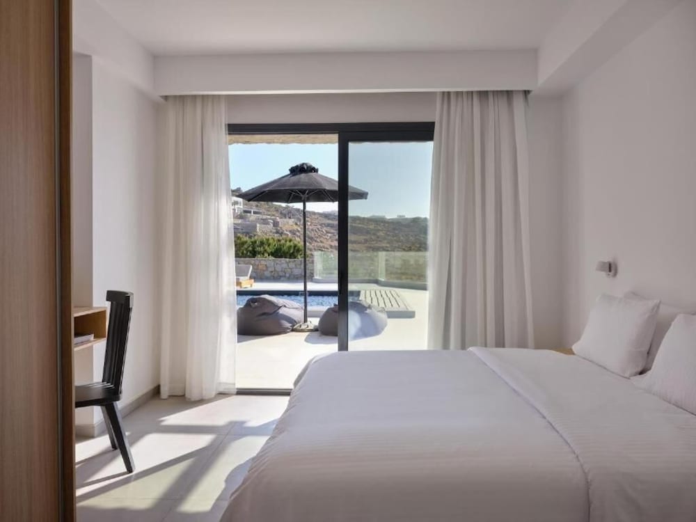 Kosmoplaz Beach Hotel — Hotel rooms in Plati Gialos, South Aegean