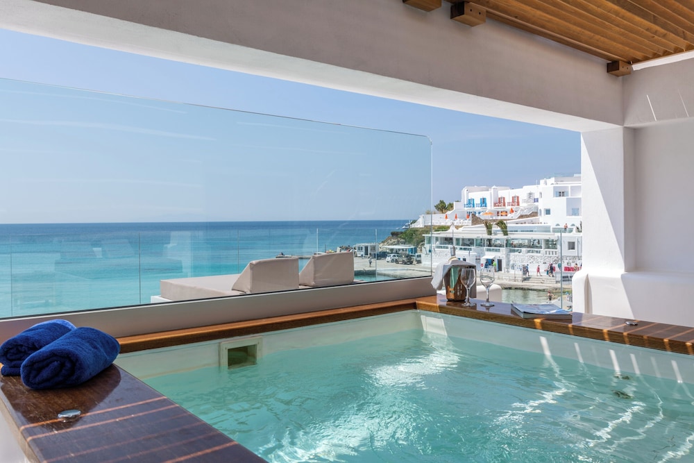 Kosmoplaz Beach Hotel — Main photo in Plati Gialos, South Aegean