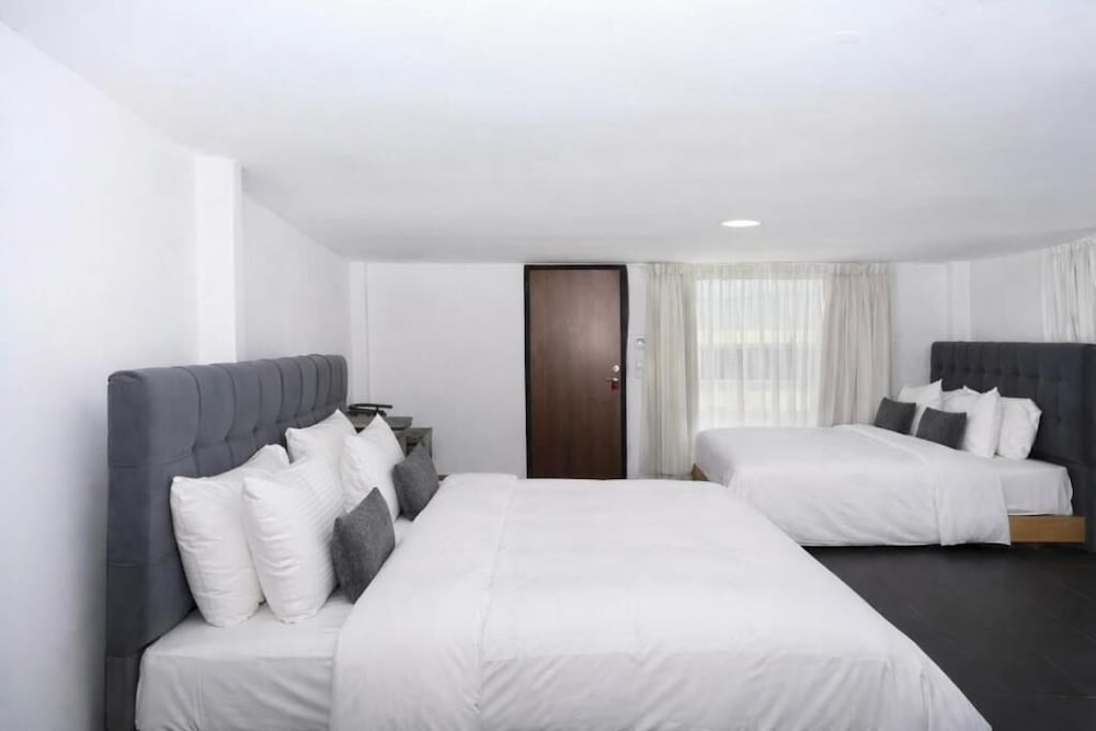 Kosmoplaz Beach Hotel — Hotel rooms in Plati Gialos, South Aegean
