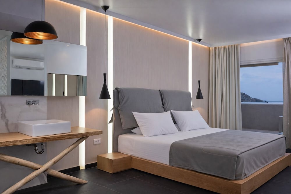 Kosmoplaz Beach Hotel — Hotel rooms in Plati Gialos, South Aegean