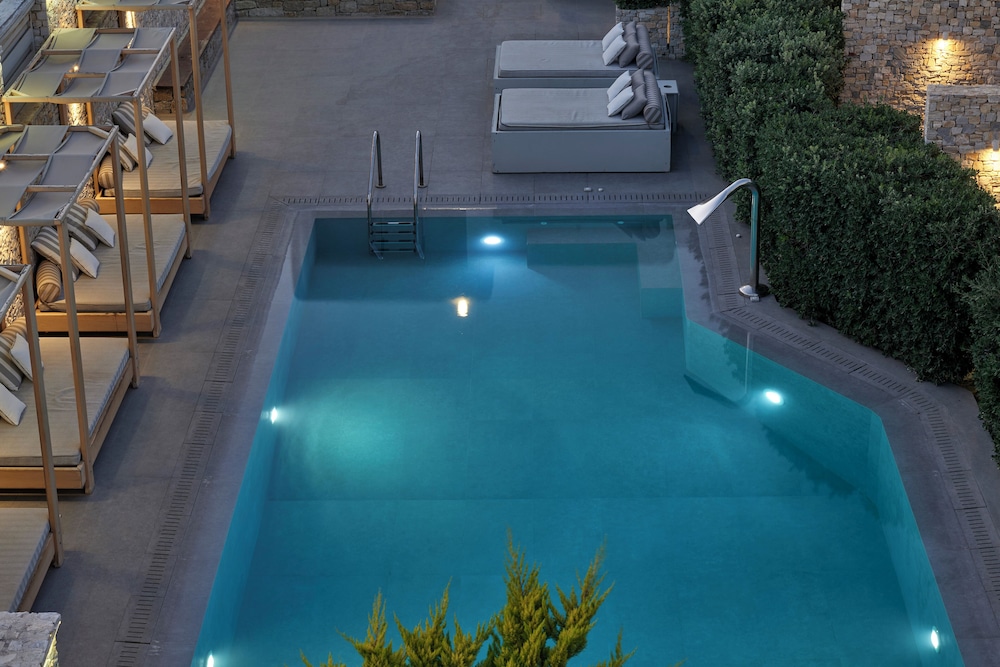 Kosmoplaz Beach Hotel — Swimming pool in Plati Gialos, South Aegean
