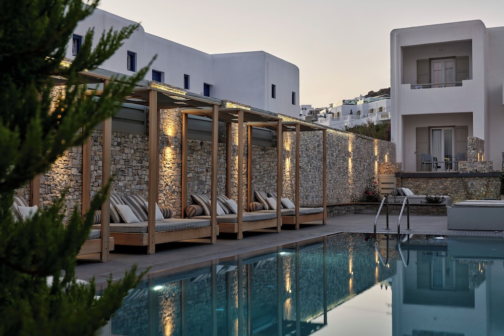 Kosmoplaz Beach Hotel — Swimming pool in Plati Gialos, South Aegean