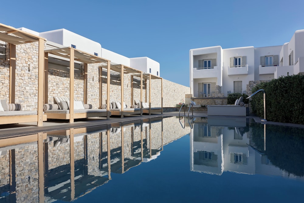 Kosmoplaz Beach Hotel — Swimming pool in Plati Gialos, South Aegean