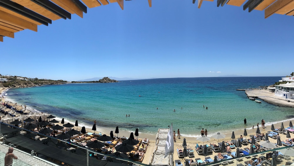 Kosmoplaz Beach Hotel — Beach in Plati Gialos, South Aegean