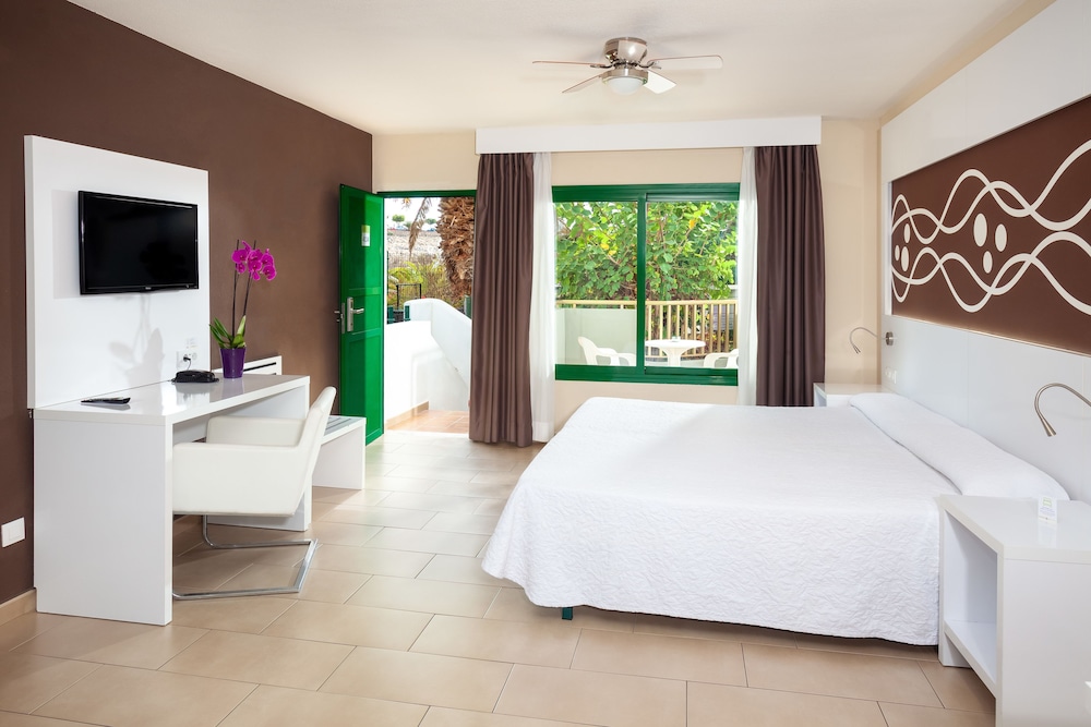 Playaolid Suites & Apartments — Hotel rooms in Costa Adeje, Canary Islands