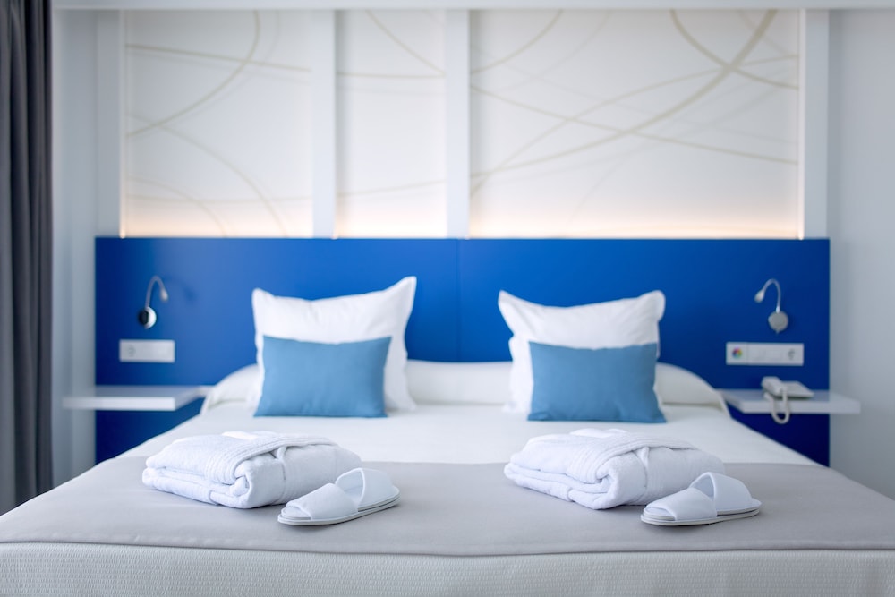 Playaolid Suites & Apartments — Hotel rooms in Costa Adeje, Canary Islands
