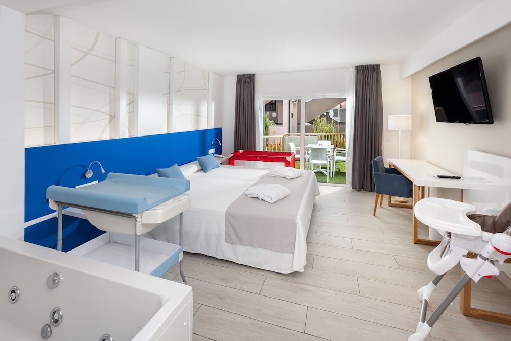 Playaolid Suites & Apartments — Hotel rooms in Costa Adeje, Canary Islands