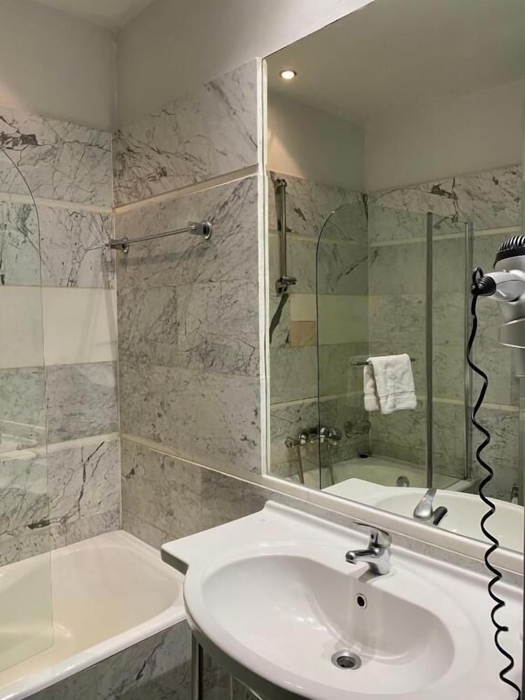 Art Hotel Athens — Hotel rooms in Athens, Attica