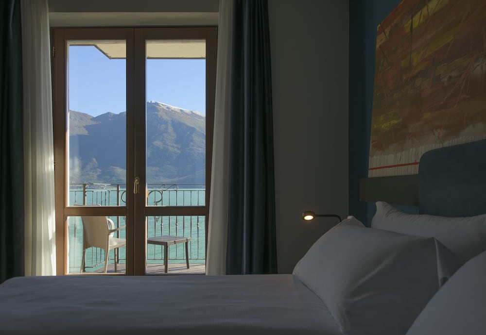 Hotel All'Azzurro — Hotel rooms in Limone sul Garda, Lombardy