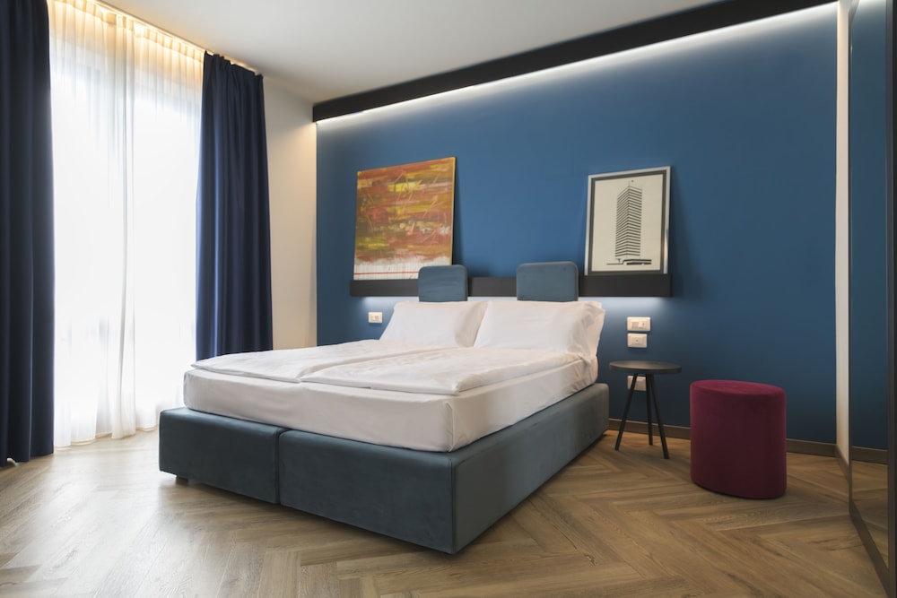 Hotel All'Azzurro — Hotel rooms in Limone sul Garda, Lombardy