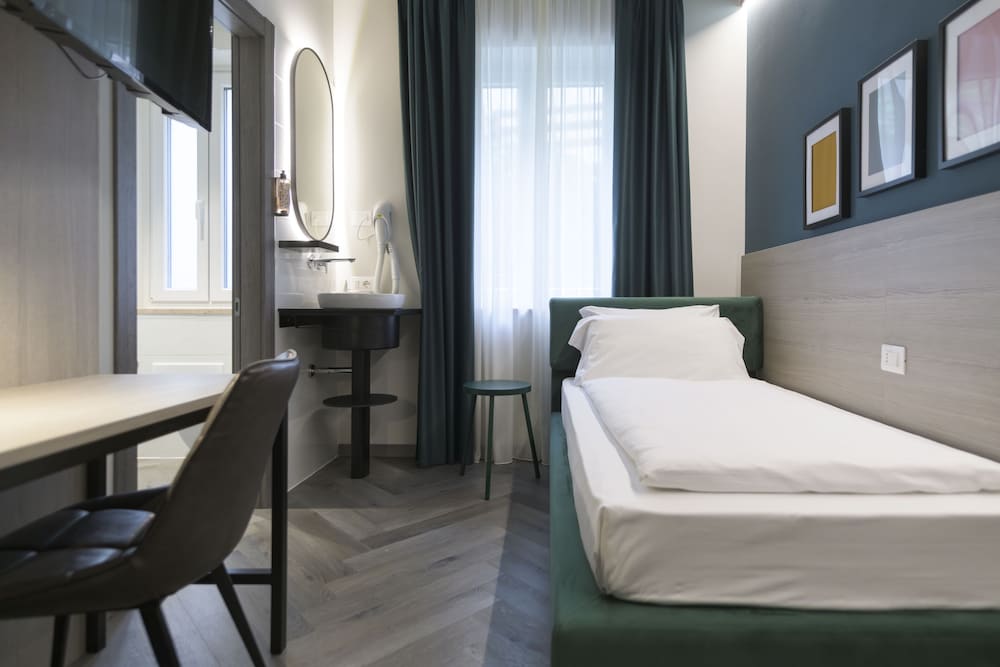 Hotel All'Azzurro — Hotel rooms in Limone sul Garda, Lombardy
