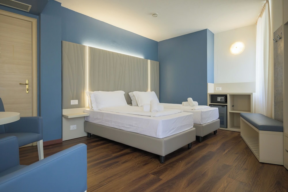 Hotel All'Azzurro — Hotel rooms in Limone sul Garda, Lombardy