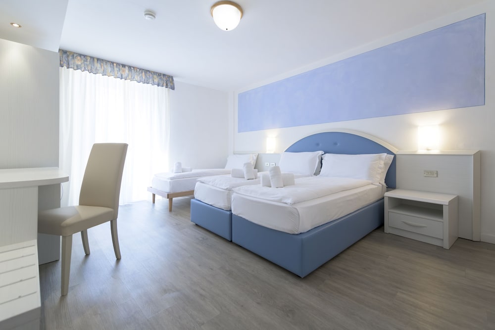 Hotel All'Azzurro — Hotel rooms in Limone sul Garda, Lombardy