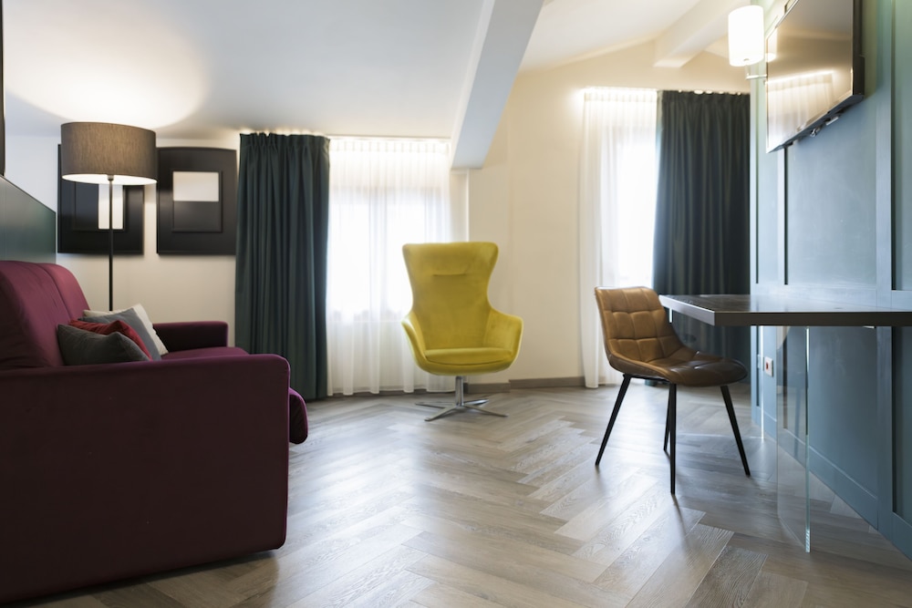 Hotel All'Azzurro — Hotel rooms in Limone sul Garda, Lombardy