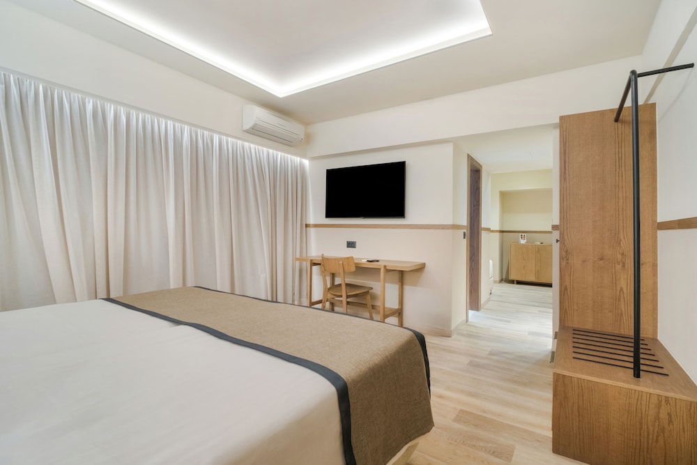 Capsis Astoria Heraklion Hotel — Hotel rooms in Heraklion