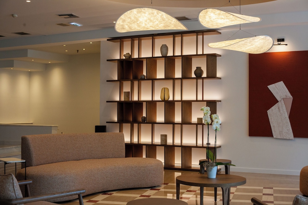Capsis Astoria Heraklion Hotel — Hotel building in Heraklion