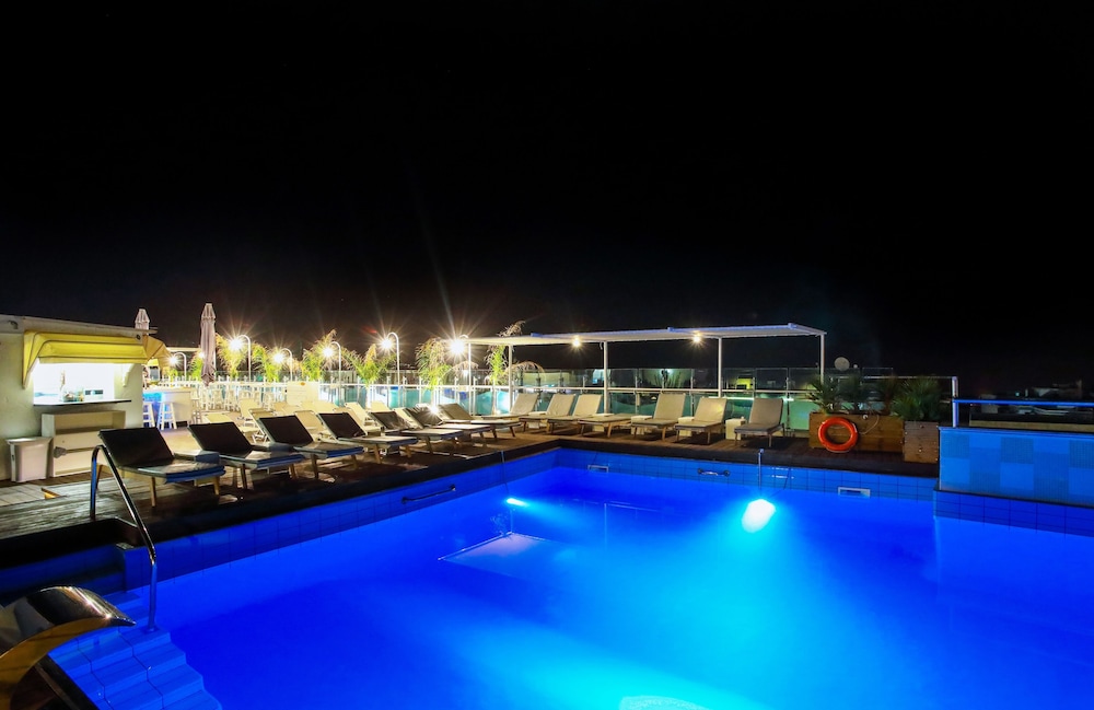 Capsis Astoria Heraklion Hotel — Swimming pool in Heraklion