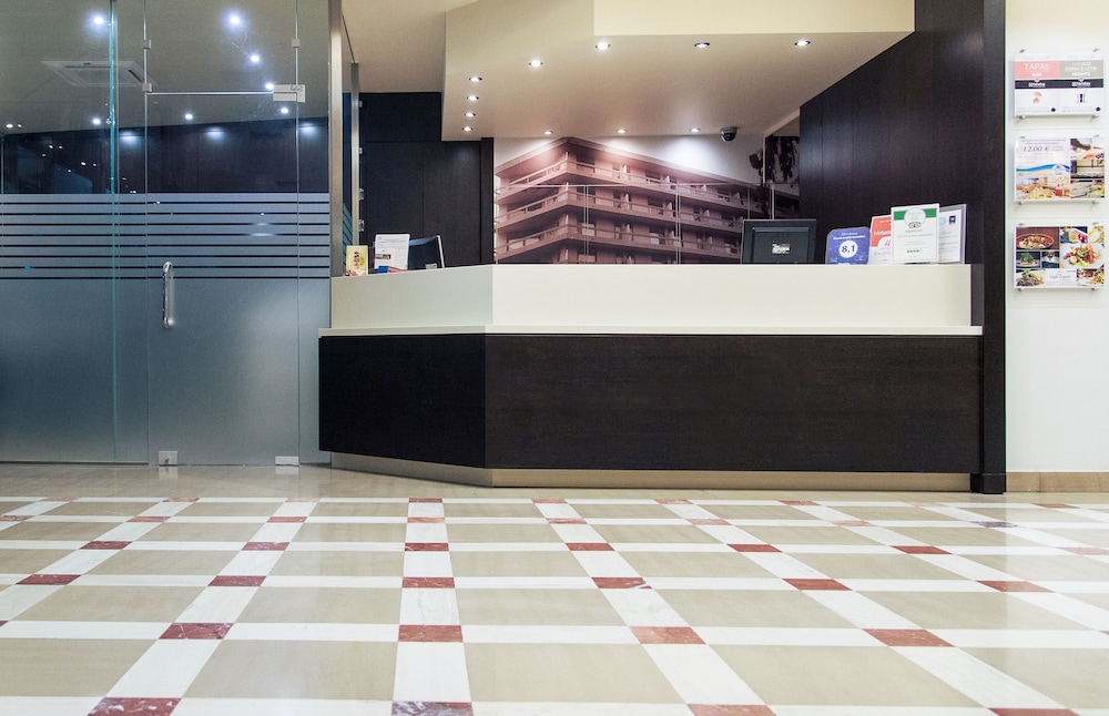 Capsis Astoria Heraklion Hotel — Hotel building in Heraklion