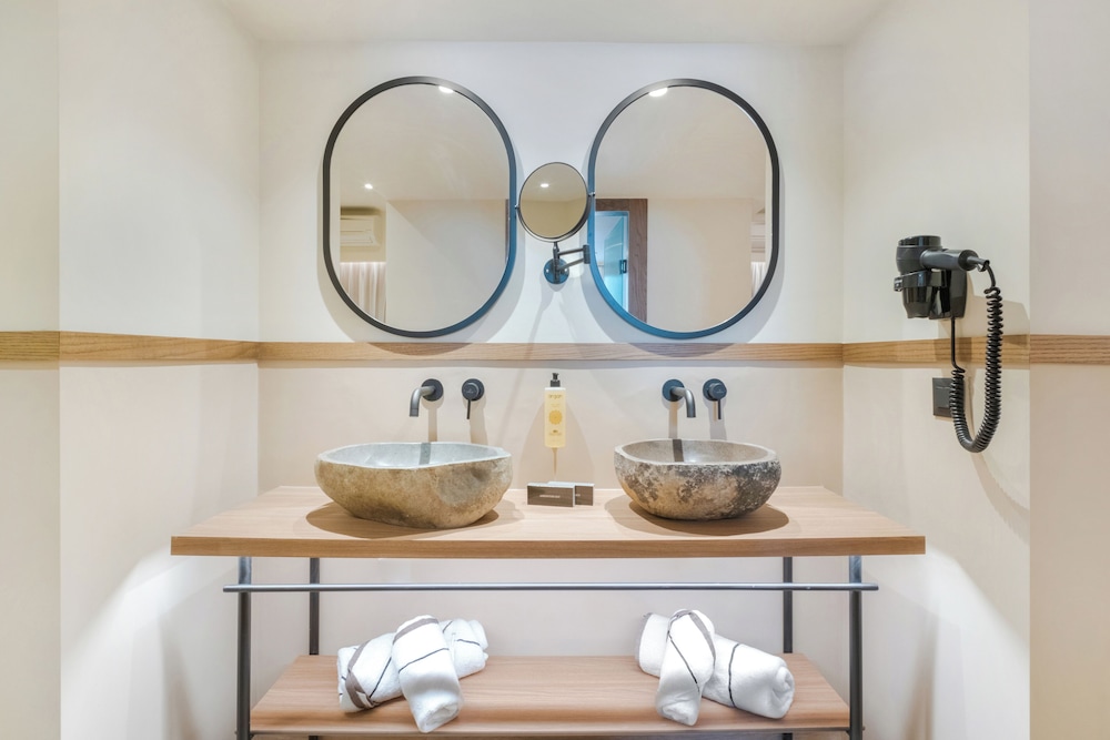 Capsis Astoria Heraklion Hotel — Hotel rooms in Heraklion
