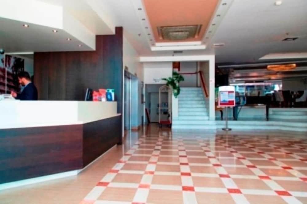 Capsis Astoria Heraklion Hotel — Hotel building in Heraklion