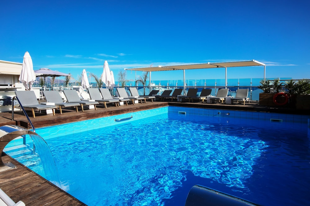 Capsis Astoria Heraklion Hotel — Swimming pool in Heraklion