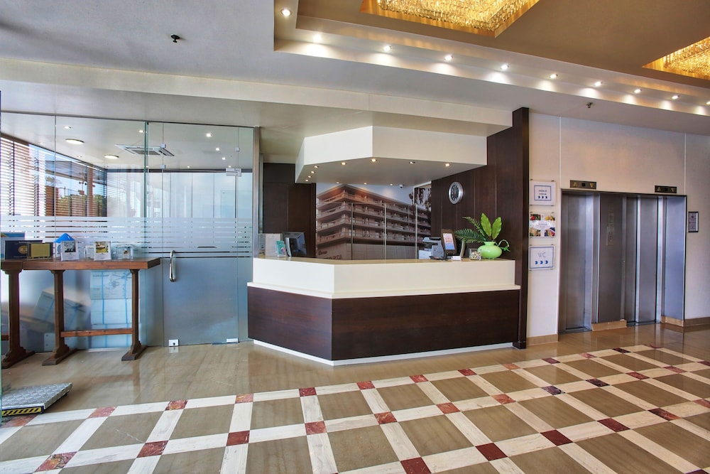 Capsis Astoria Heraklion Hotel — Hotel building in Heraklion