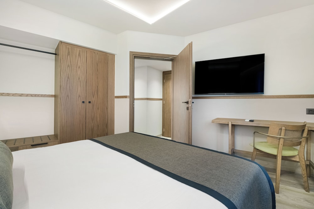 Capsis Astoria Heraklion Hotel — Hotel rooms in Heraklion