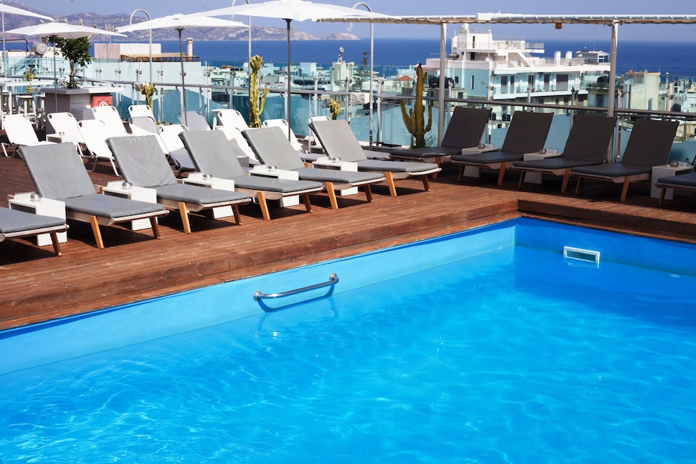 Capsis Astoria Heraklion Hotel — Swimming pool in Heraklion