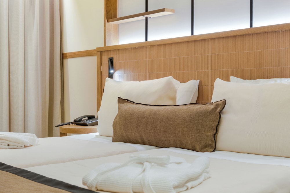 Capsis Astoria Heraklion Hotel — Hotel rooms in Heraklion