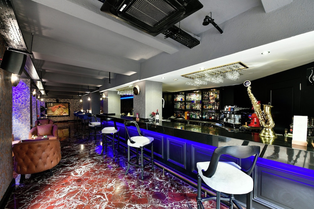 Crowne Plaza Istanbul - Old City by IHG — Restaurant & bars in Istanbul, Istanbul