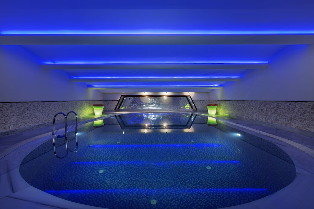 Crowne Plaza Istanbul - Old City by IHG — Swimming pool in Istanbul, Istanbul