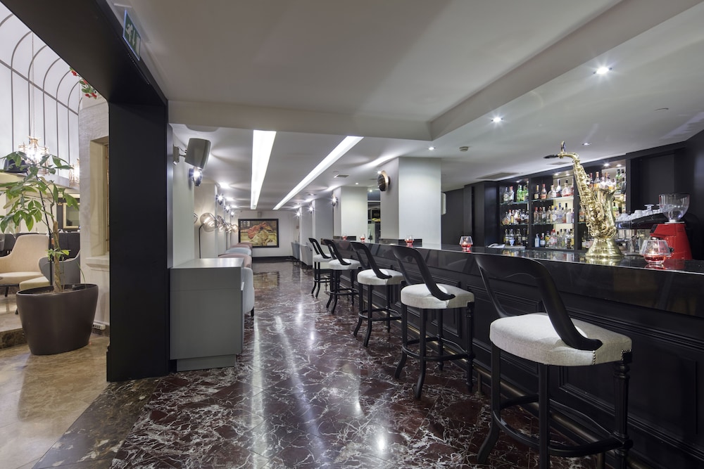 Crowne Plaza Istanbul - Old City by IHG — Restaurant & bars in Istanbul, Istanbul