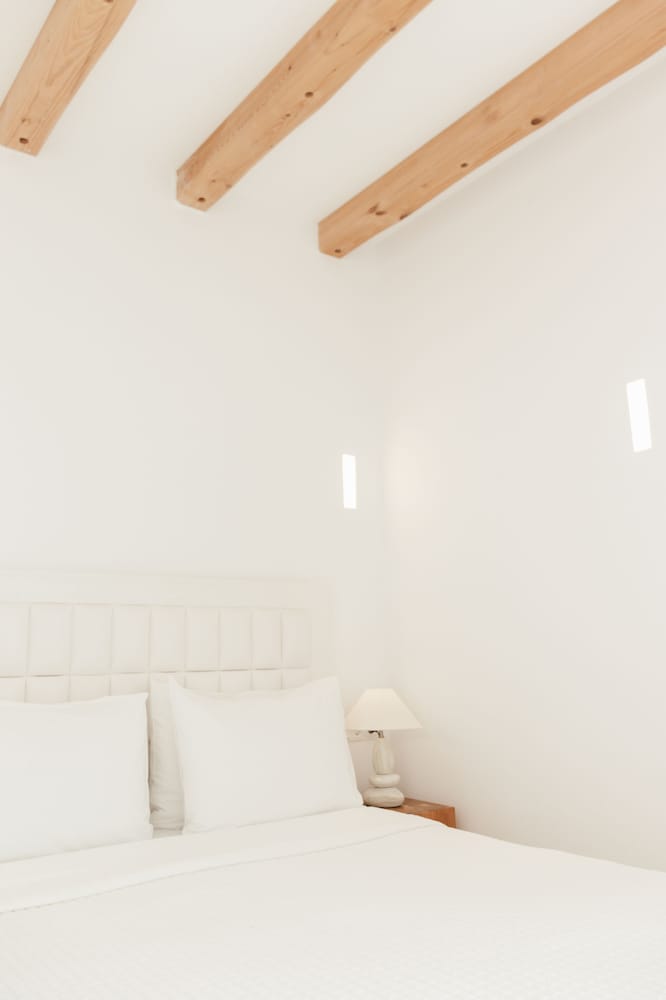 Cavo Bianco Boutique Hotel & Spa — Hotel rooms in Kamari, South Aegean