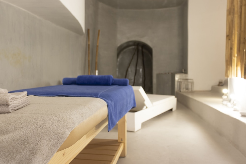 Cavo Bianco Boutique Hotel & Spa — Hotel rooms in Kamari, South Aegean