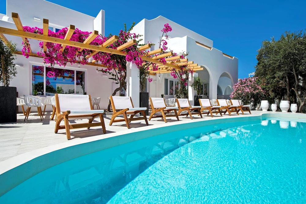 Cavo Bianco Boutique Hotel & Spa — Swimming pool in Kamari, South Aegean